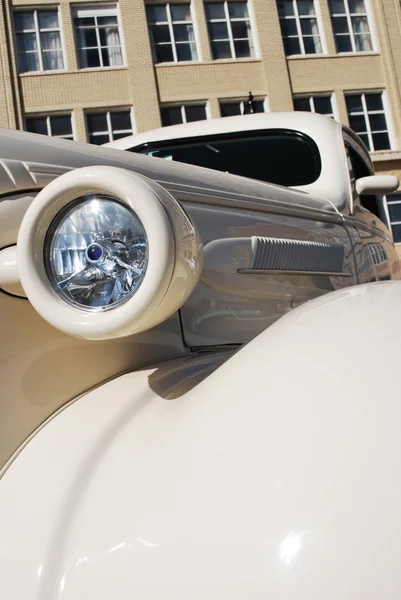Classic beige sedan uit jaren dertig — Stockfoto