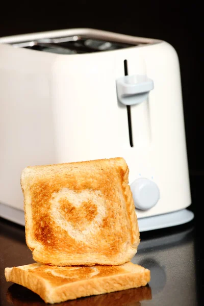 Hjärtat på toast — Stockfoto