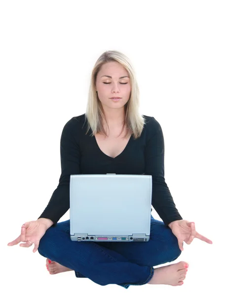 Meditazione yoga con computer portatile — Foto Stock
