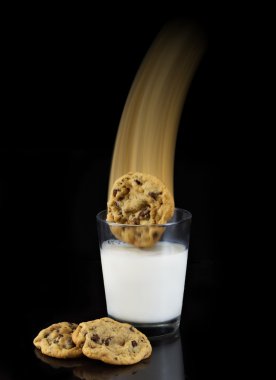 üç parça çikolatalı kurabiye baskın