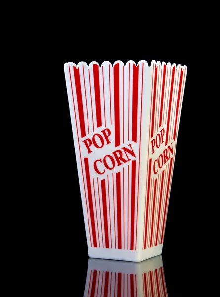 Popcorn kontejner na černém pozadí Stock Fotografie