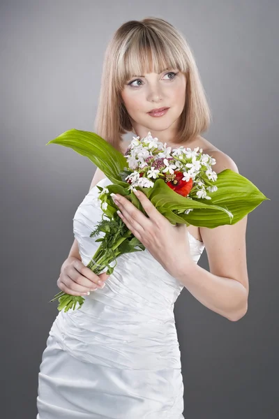 Panna młoda z bukiet lilii — Zdjęcie stockowe