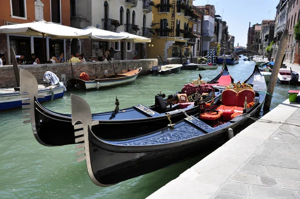 Góndolas en Venecia — Stockfoto