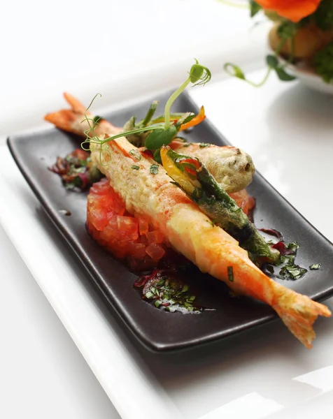 King prawn with vegetable tempura — Stock Photo, Image