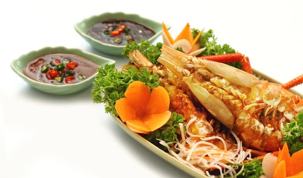 Thaise stijl Gouden rivier garnalen met knoflook en peper — Stockfoto
