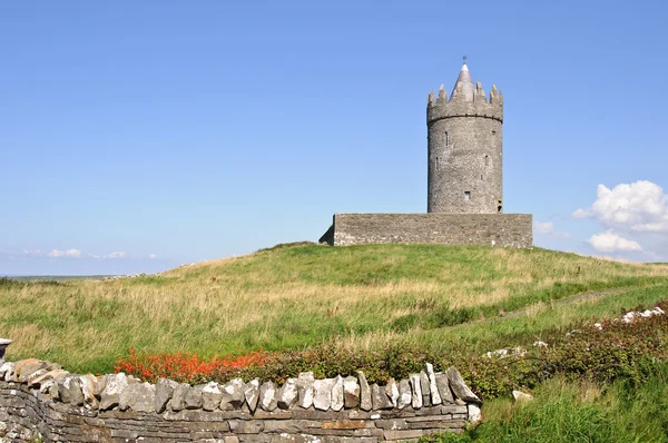 Starověké irský hrad na západním pobřeží Irska — Stock fotografie