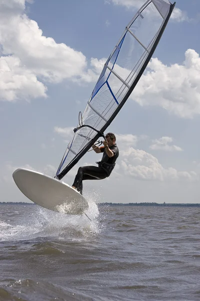 Windsurfer saltando — Foto de Stock
