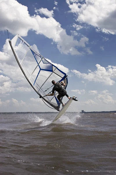 Salto de windsurfista — Fotografia de Stock