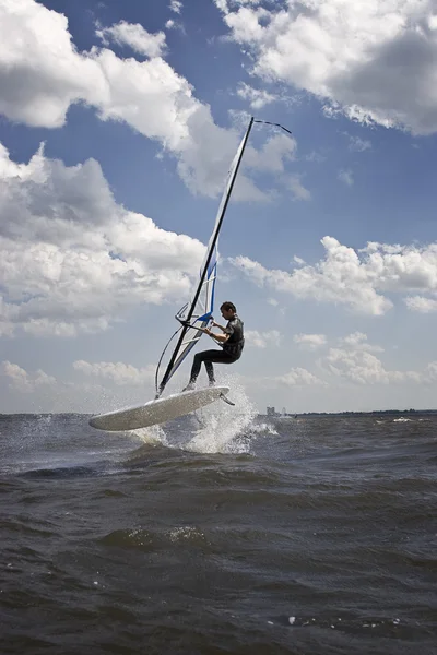 Salto de windsurfista — Fotografia de Stock