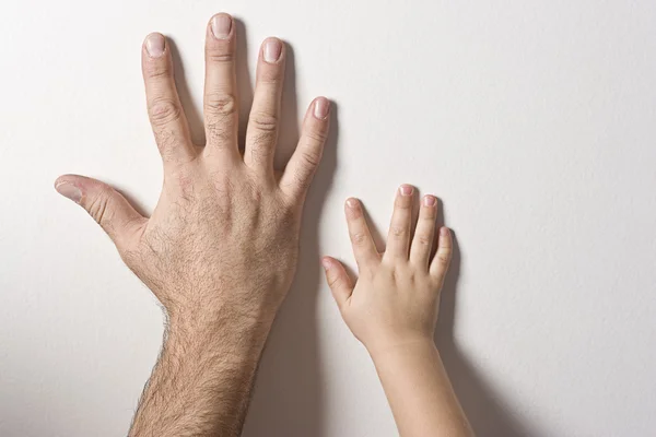 Apa és fia kezét Jogdíjmentes Stock Fotók