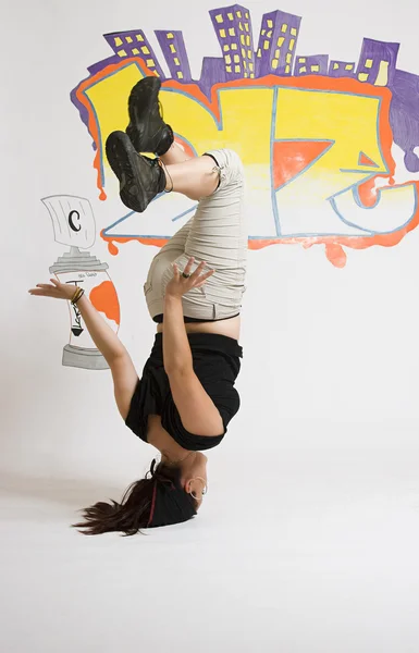 Kobieta breakdance — Zdjęcie stockowe