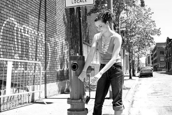 Playing with fire hydrant — Stock Photo, Image