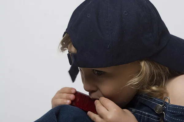 Toddle dans l'ensemble et son harmonica — Photo