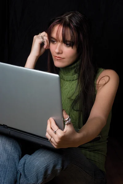 Fashion model - Working on laptop — Stock Photo, Image