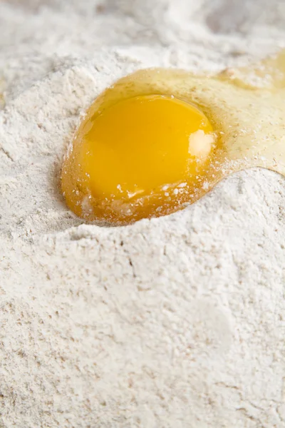 Sączący się jajko — Zdjęcie stockowe