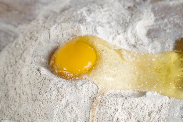 ひびの卵 — ストック写真