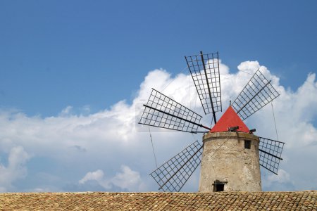 Sicile, moulin à vent près de Trapani-ville 