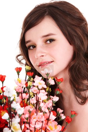 Belle fille avec fleur de printemps .