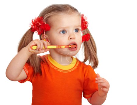 Enfant fille brosse dents propres .