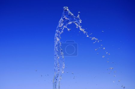 éclaboussure lumineuse de l'eau 