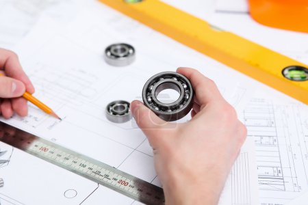 projets de construction et outils sur la table
