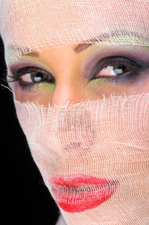 Le visage de la femme avec de beaux yeux verts 