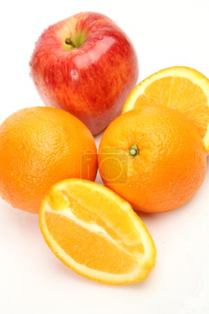 Pommes mûres et oranges 