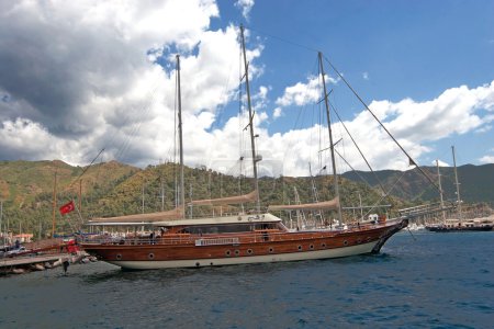 Goélette dans la baie 