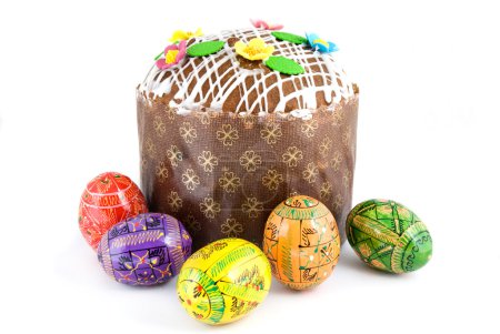 Œufs de Pâques et gâteau 