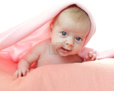 Bébé sous couverture 