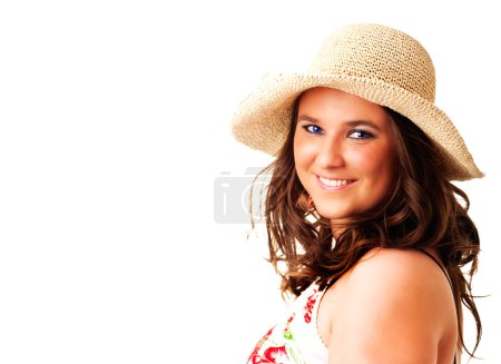 Femme souriante dans le chapeau 