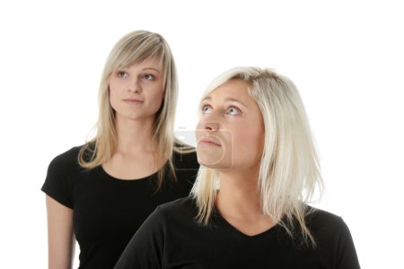 Jeunes femmes amies  .