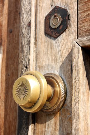 La poignée de porte en bronze 