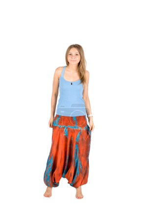 Fille en vêtements ethniques studio tourné 