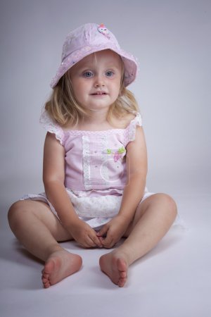 Fille avec chapeau 