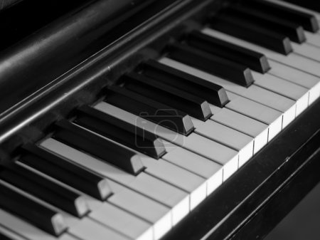Clés de piano d'un piano très aimé et souvent joué 