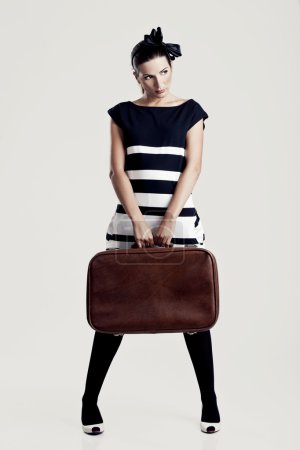 Femme de mode posant 