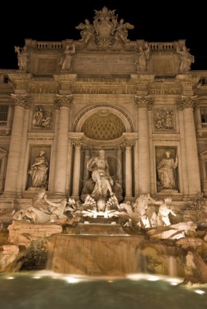 la fontaine de trevi à rome, Italie un gros plan sur la statue de neptune