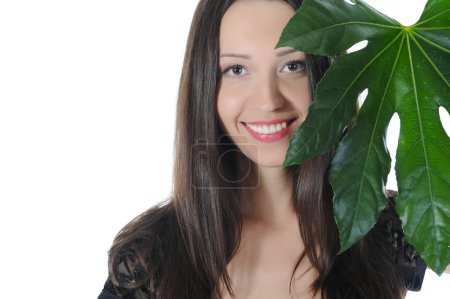 Femme avec feuille verte 