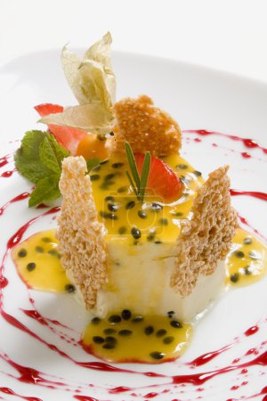 Gâteau à l'air avec fraises et graines de sésame 