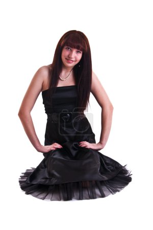 Femme en robe noire