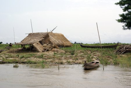 Cabane et bateau 