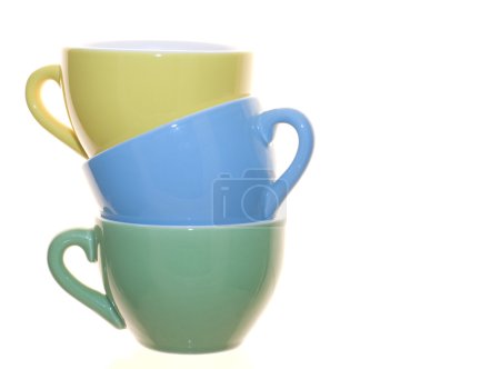Pyramide de tasses colorées 